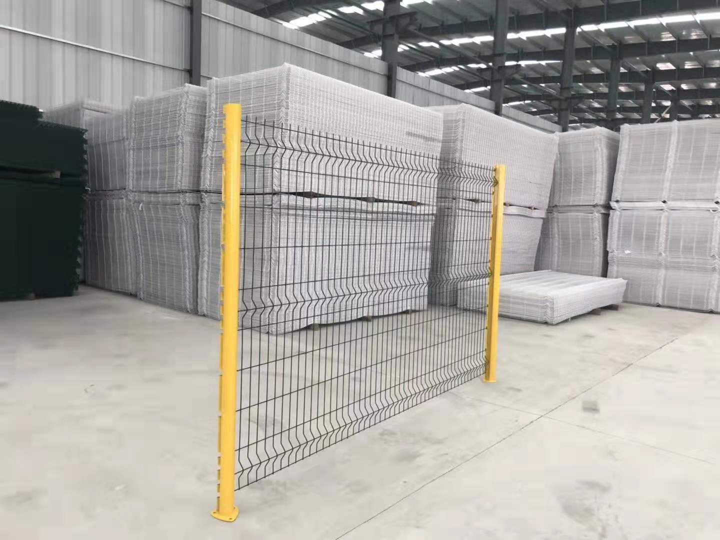 桃型柱护栏网图片3
