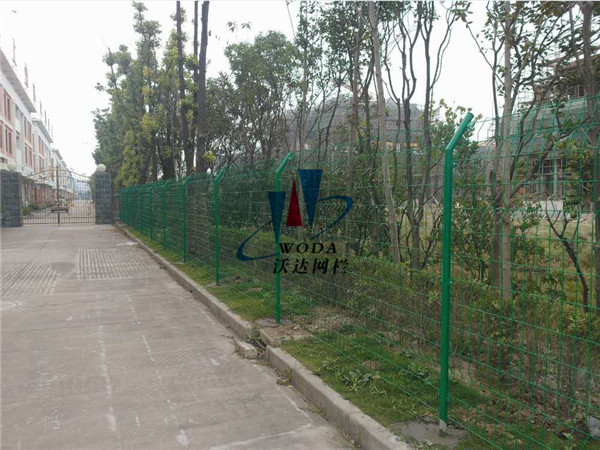 三角折弯（小区护栏网）隔离网图片2
