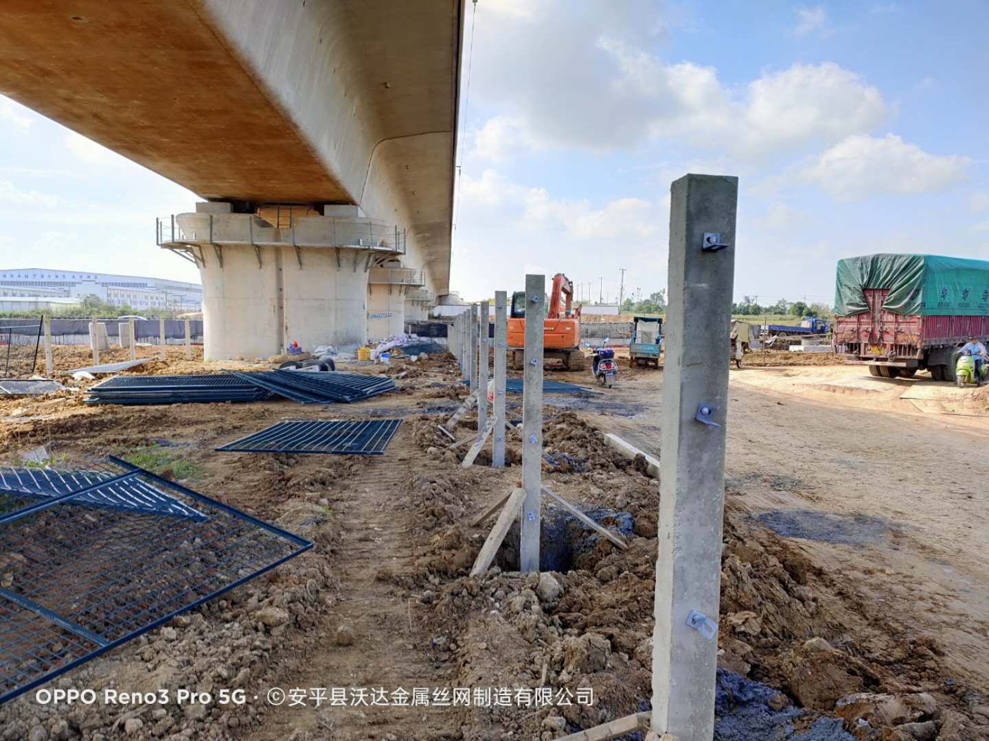 角铁浸塑网铁路防护栅栏【合安高铁段】图片5