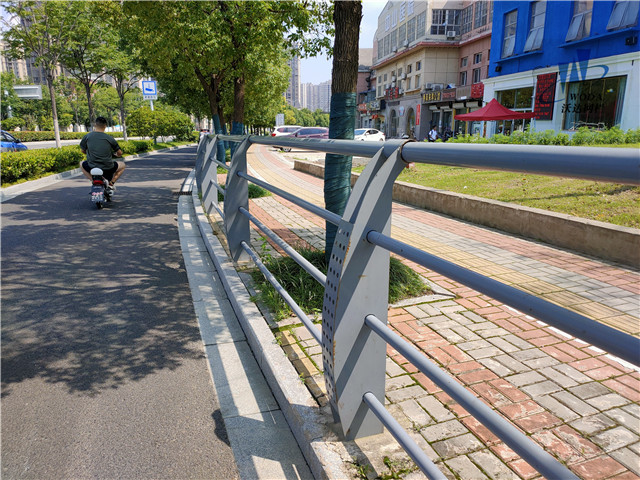 人行道护栏蚌埠市柳工大道Q14道路工程图片2