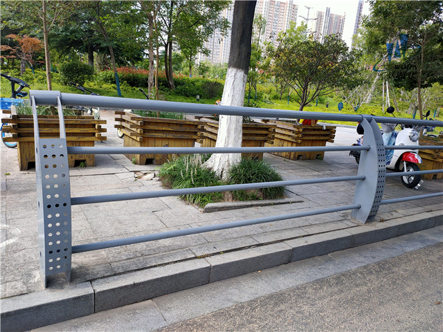 人行道护栏蚌埠市柳工大道Q14道路工程图片3