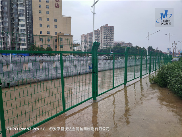 河道边框护栏网工程图片3
